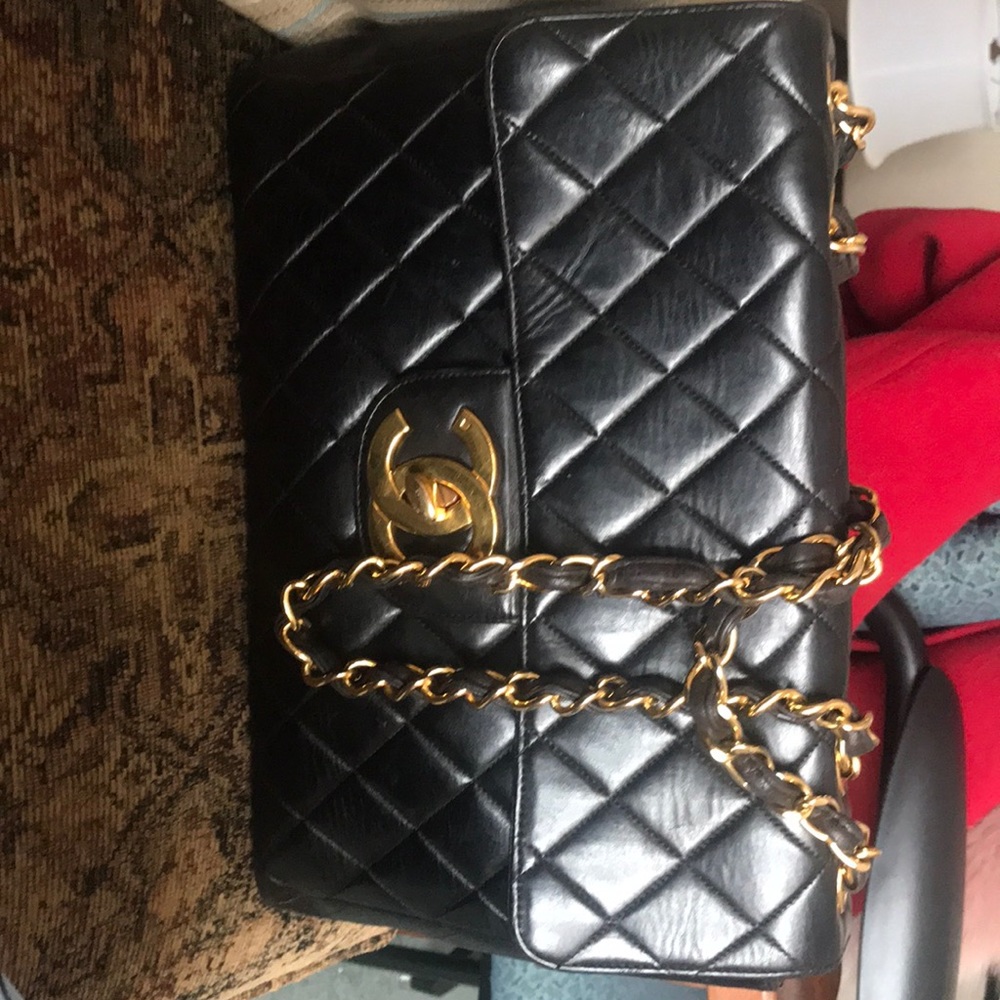 Beautiful vintage Chanel Lambskin Quilted Jumbo